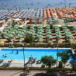 Hotel Holiday Park Hotell 3*