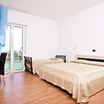 Hotel Holiday Park Hotell 3*