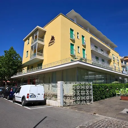 Hotel Holiday Park מלון