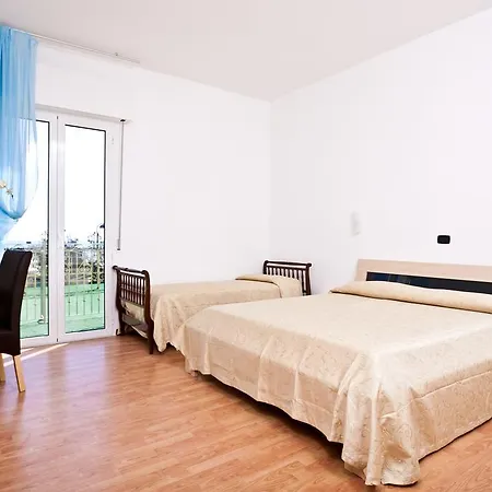 Hotel Holiday Park Hotel 3*