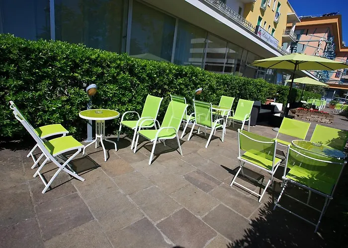 Hotell Hotel Holiday Park 3*