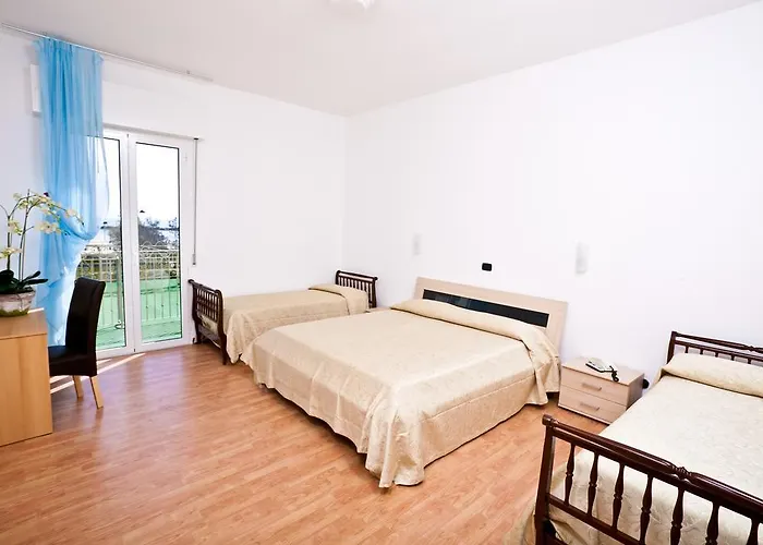 Hotel Holiday Park Hotell 3*