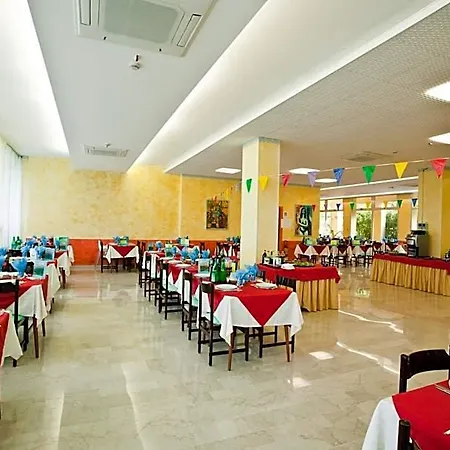 Hotel Holiday Park Hotel 3*