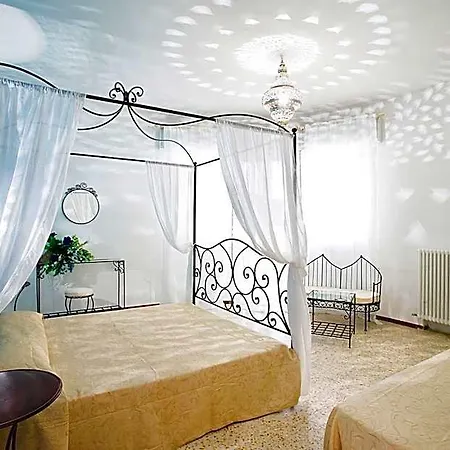 Hotel Holiday Park Hotel 3*