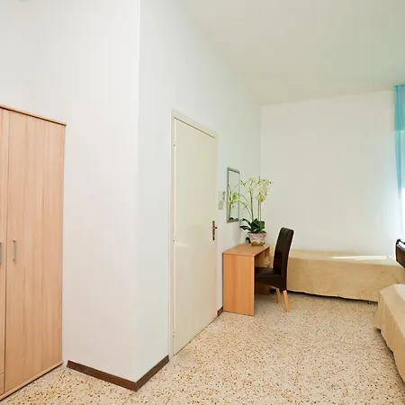 Hotel Holiday Park Hotel 3*