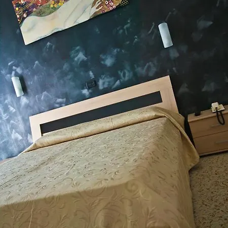 Otel Hotel Holiday Park